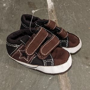 One Star Converse baby sz. 1 velcro